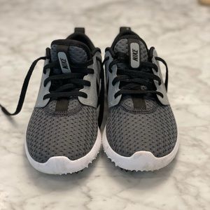NIKE Golf Boys, Roche G. Like NEW! Perfect condition! Size 3.